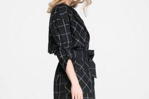 时尚大兜装饰格纹风衣外套